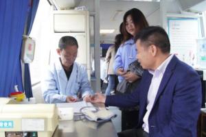 汤沟酒业组织向祖国华诞献礼无偿献血活动